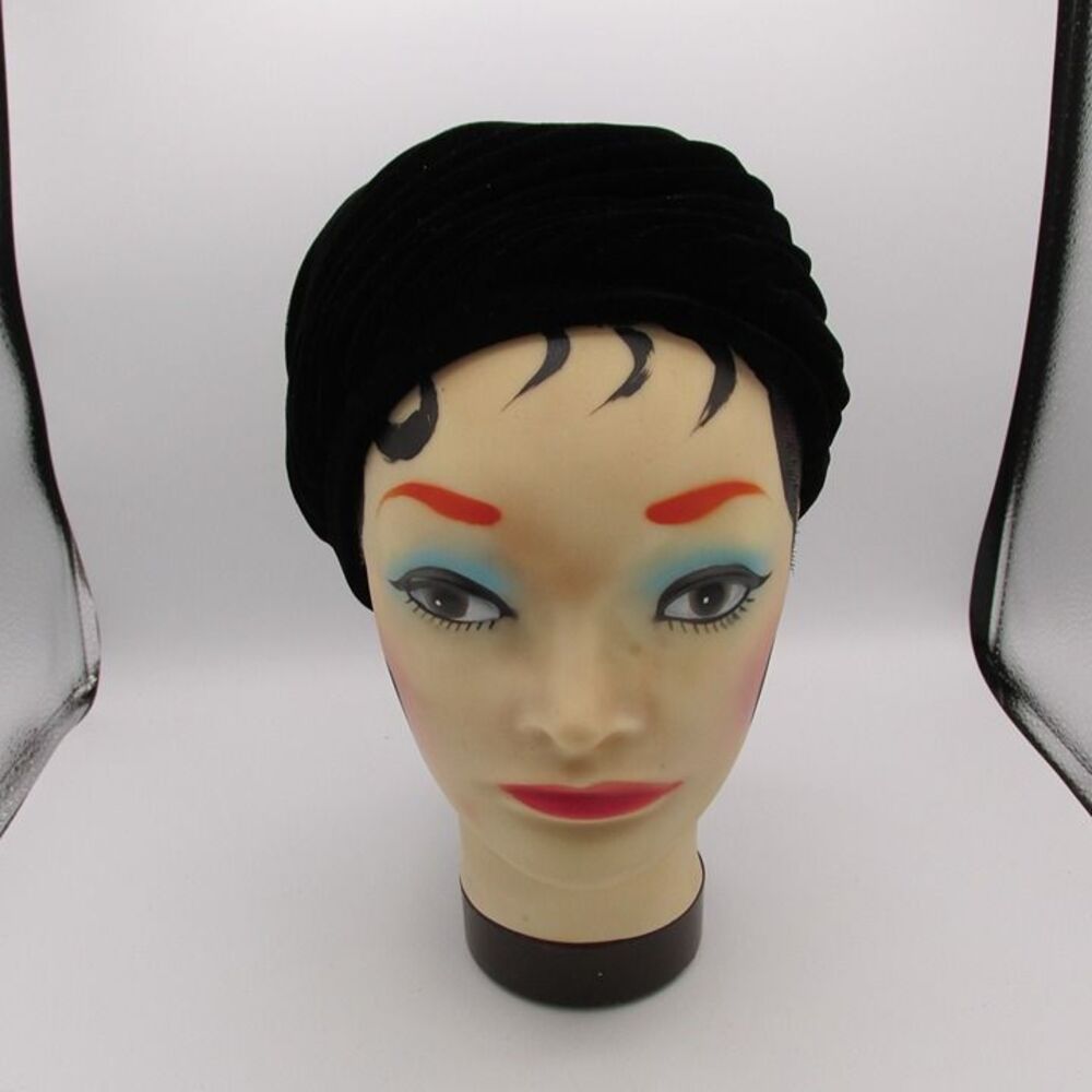 Vintage Darcel Exclusives Pillbox Black Hat Size 6 with Wig Mannequin head